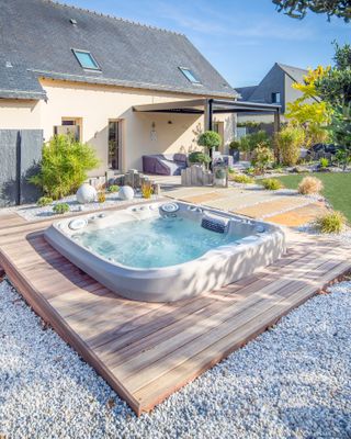 Lodges with Hot Tub