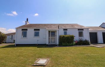 Bwthyn Gwyn Bach Holiday Cottage