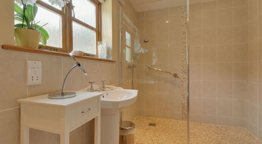 Photo of 2 Shippen Cottages