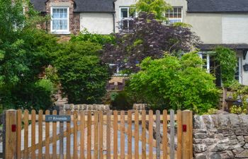 17 Riverside Holiday Cottage