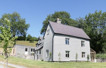 Lower Hodre Holiday Cottage