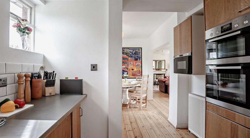 Photo of 3 Bed in Rock