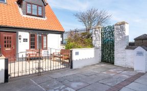 Photo of in Seahouses (CN109)