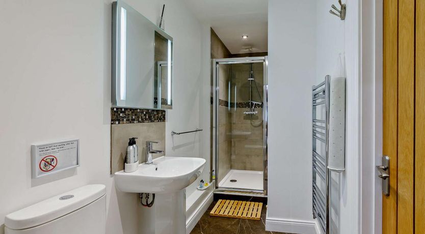 Photo of 3 Bed in Warenton