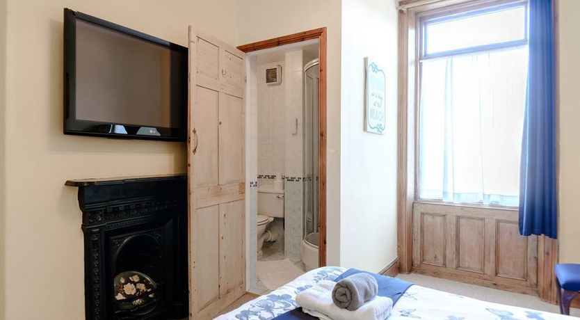 Photo of 5 Bed in North Shields