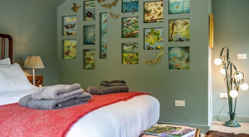 Photo of 6 Bed in Ludlow