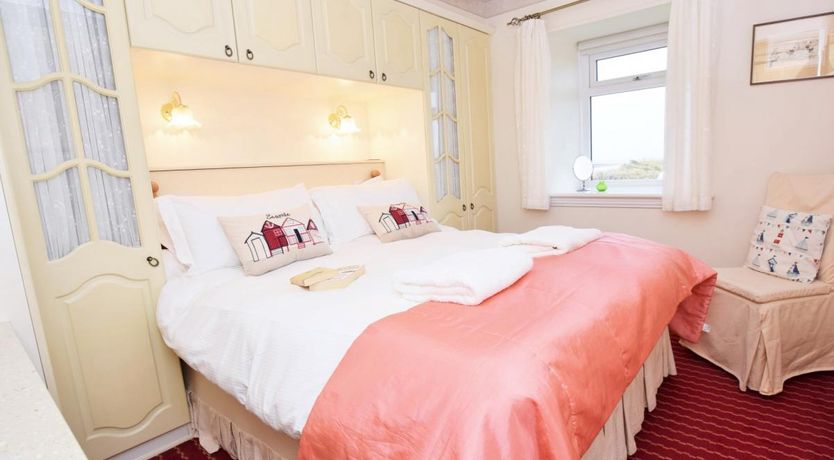 Photo of 3 Bed in Low Newton by the Sea