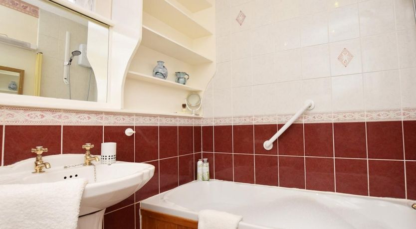 Photo of 3 Bed in Low Newton by the Sea