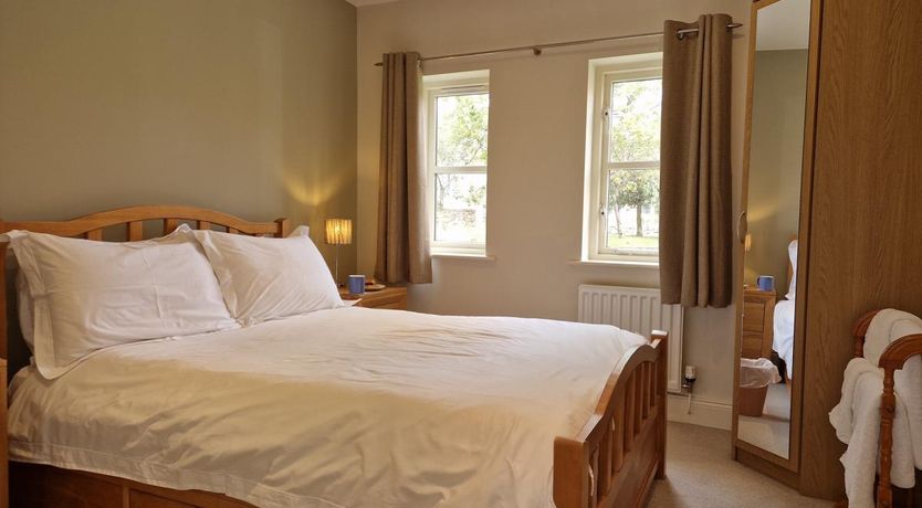 Photo of 3 Bed in Warenton