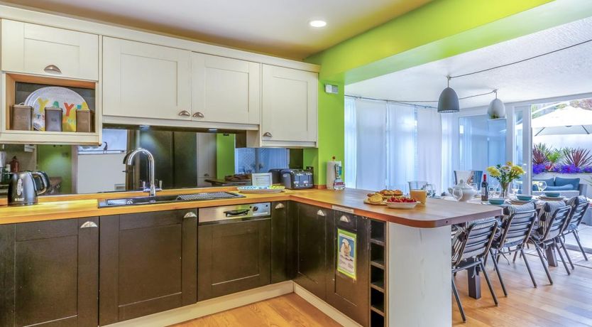 Photo of 4 Bed in Paignton