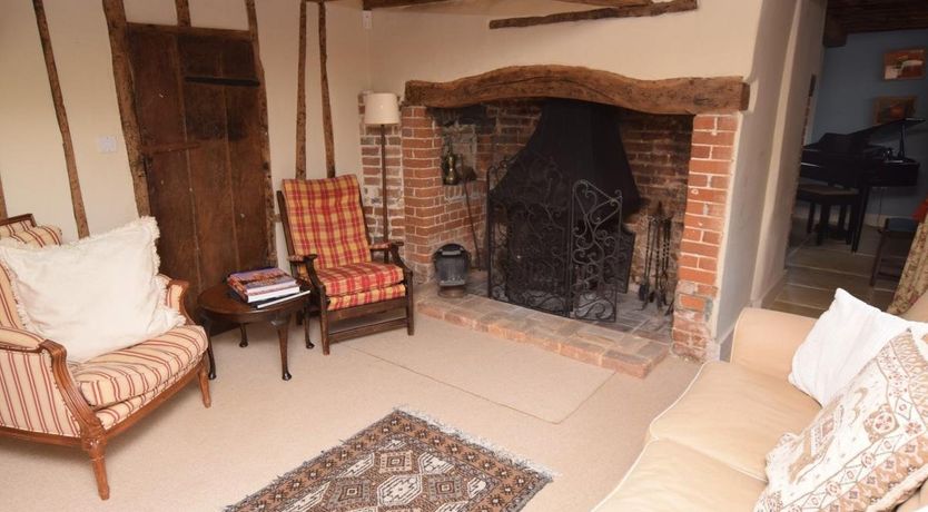 Photo of 4 Bed in Barton Stacey