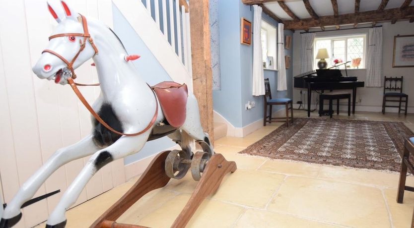 Photo of 4 Bed in Barton Stacey