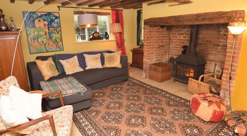 Photo of 4 Bed in Barton Stacey