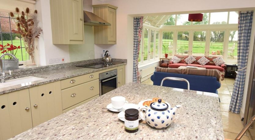 Photo of 4 Bed in Barton Stacey