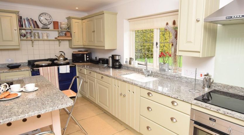 Photo of 4 Bed in Barton Stacey