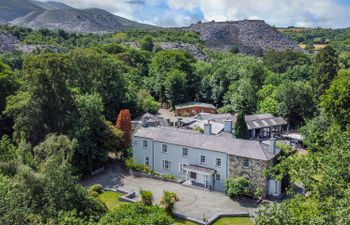 Bryn Derwen Holiday Cottage