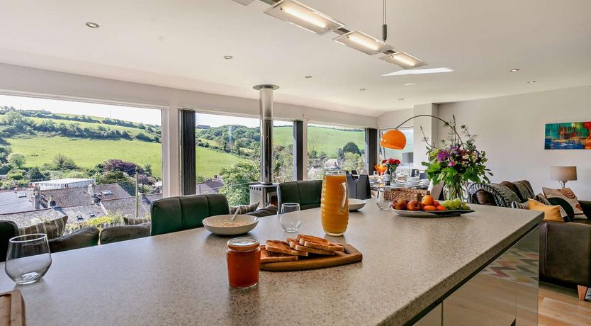 Photo of 4 Bed in Torpoint