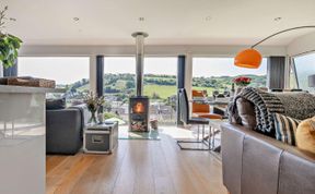 Photo of 4 Bed in Torpoint