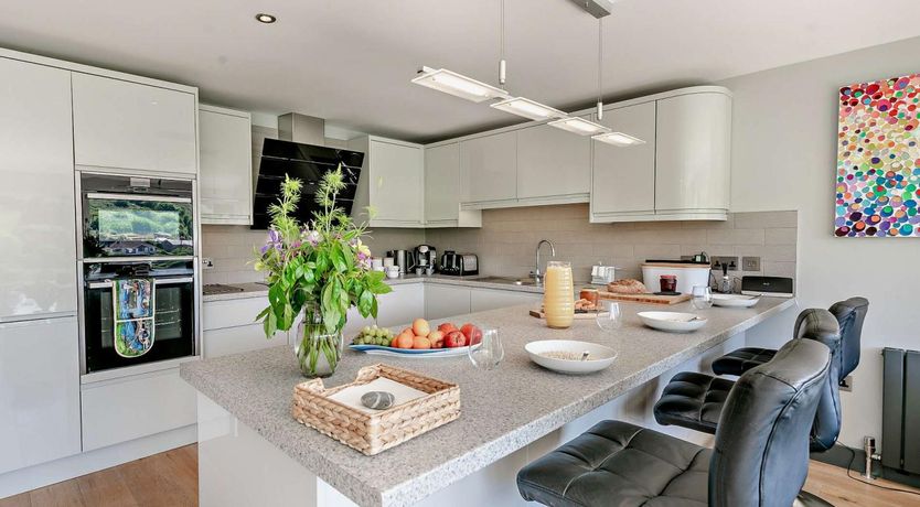 Photo of 4 Bed in Torpoint