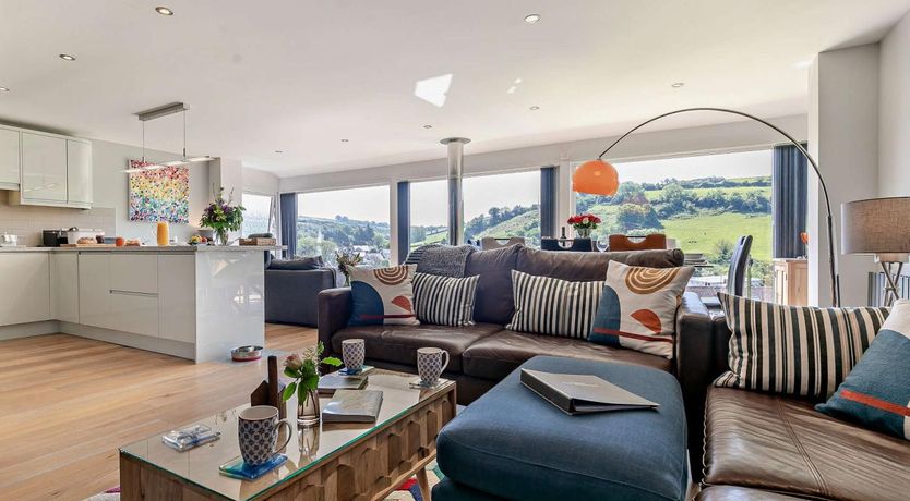 Photo of 4 Bed in Torpoint