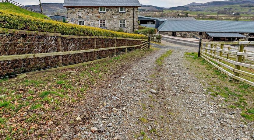 Photo of 3 Bed in Llanuwchllyn