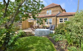 Photo of in West Bay  (59666)