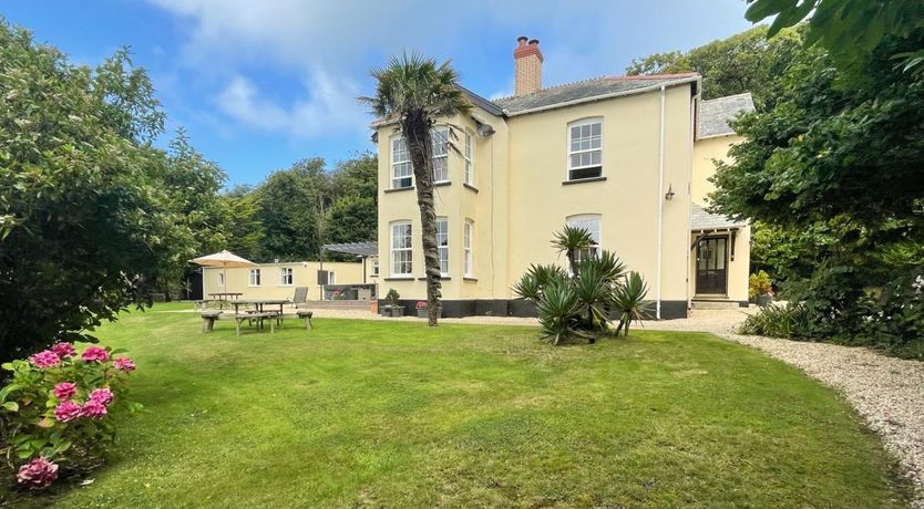 Photo of 5 Bed in Woodford