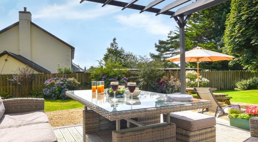 Photo of 5 Bed in Woodford