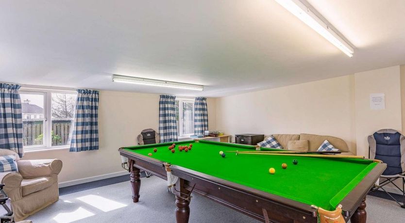 Photo of 5 Bed in Woodford