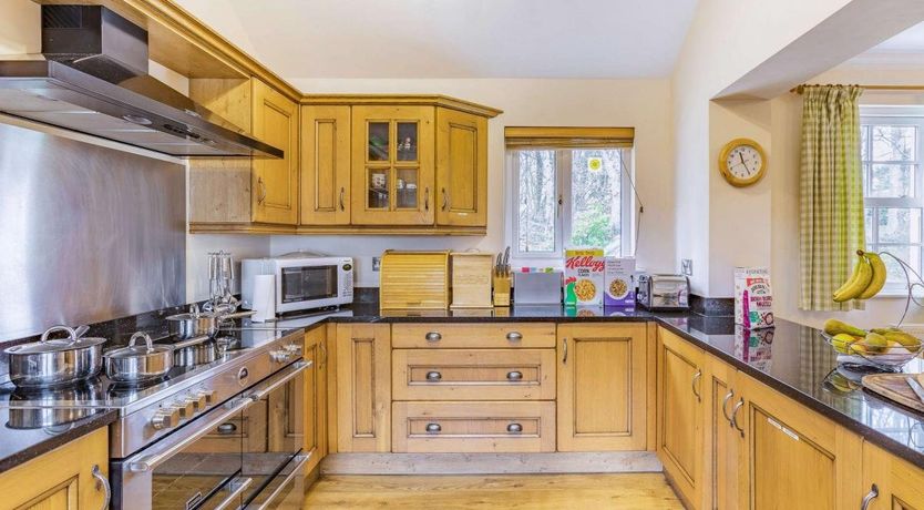 Photo of 5 Bed in Woodford