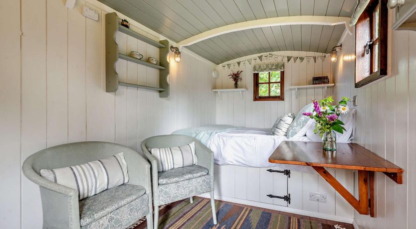 Photo of 1 Bed in Higher Clovelly