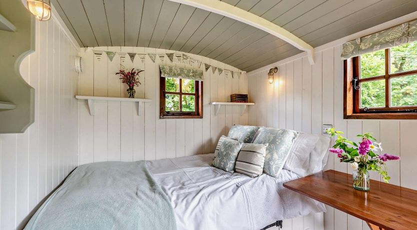 Photo of 1 Bed in Higher Clovelly