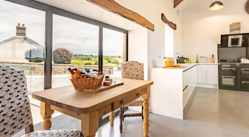 Photo of 6 Bed in Sutcombe