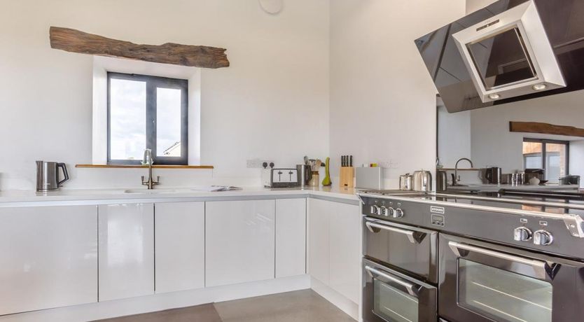 Photo of 6 Bed in Sutcombe