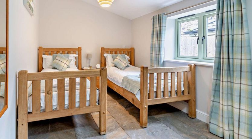 Photo of 2 Bed in Croes y pant