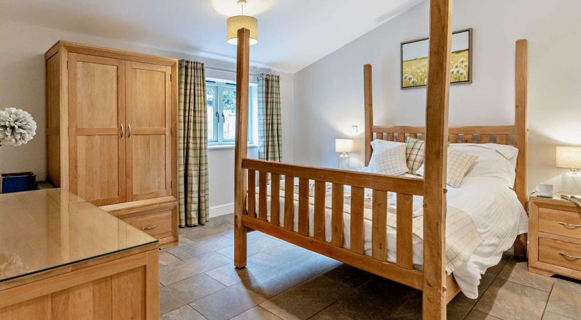 Photo of 2 Bed in Croes y pant