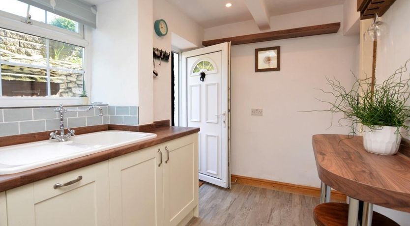 Photo of 2 Bed in Hayfield