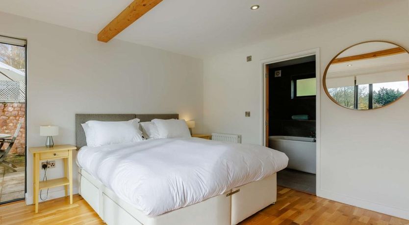 Photo of 3 Bed in Whitnage