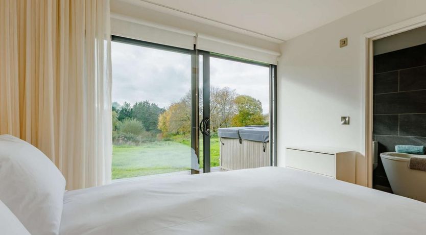 Photo of 3 Bed in Whitnage