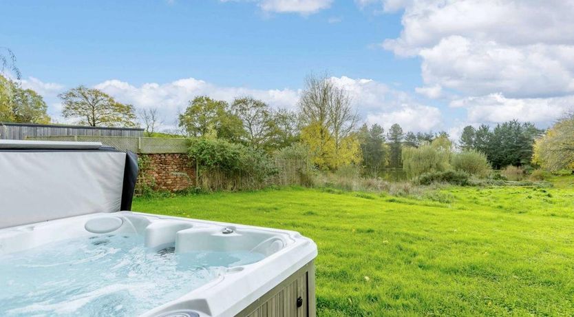 Photo of 3 Bed in Whitnage