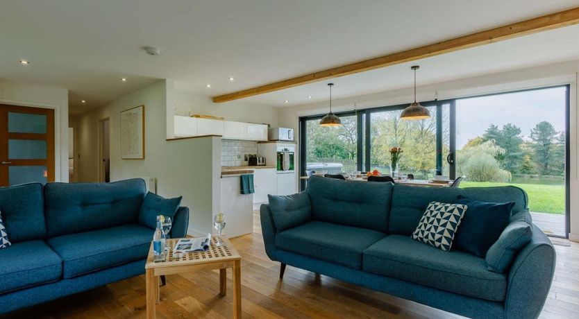 Photo of 3 Bed in Whitnage