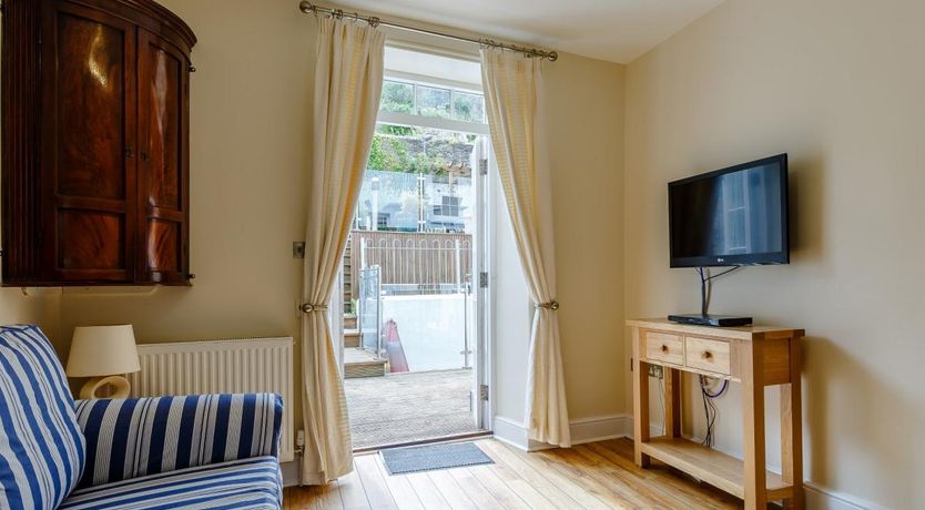 Photo of 6 Bed in Cawsand