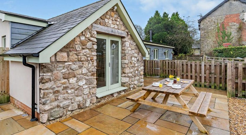 Photo of 2 Bed in Croes y pant