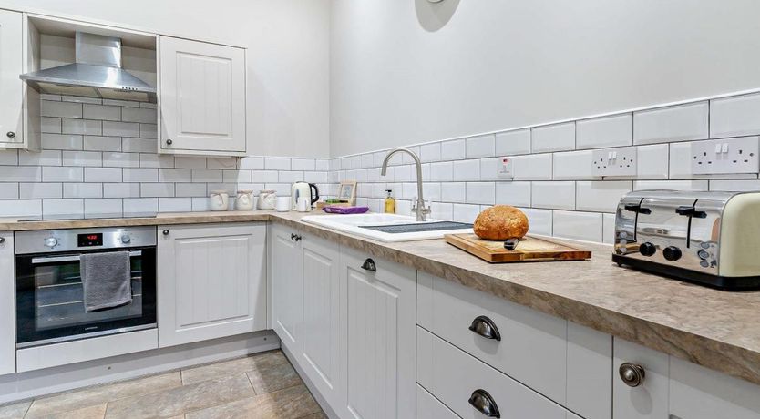 Photo of 2 Bed in Croes y pant