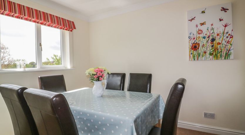 Photo of 12 Kel Avon