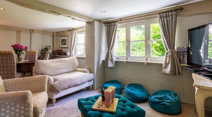 Photo of 6 Bed in Boldre