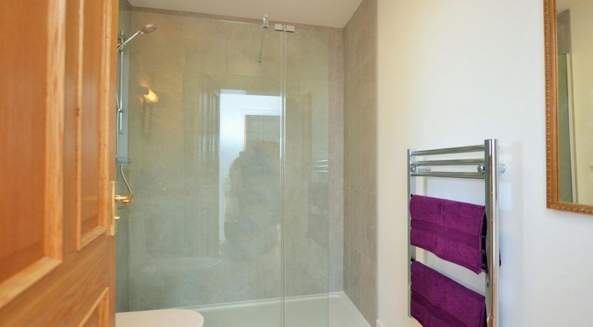 Photo of 2 Bed in Hersham