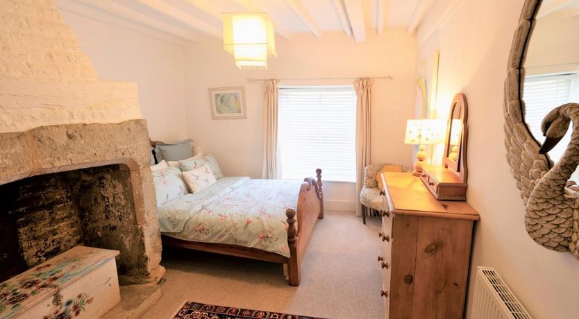 Photo of 4 Bed in Godshill