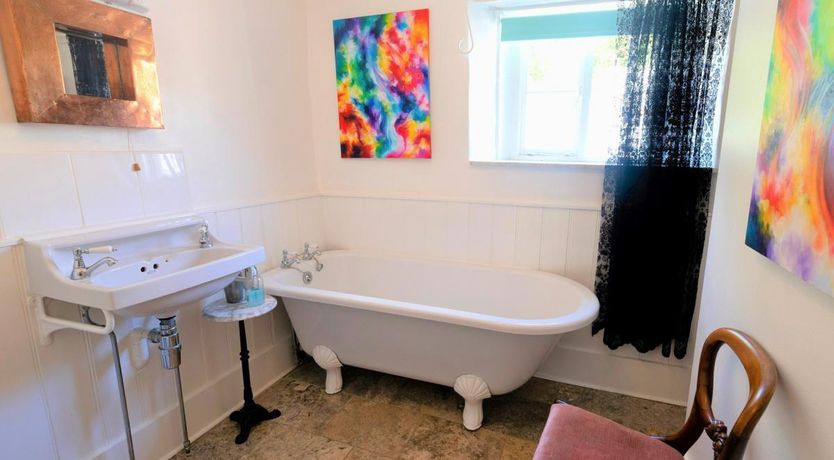 Photo of 4 Bed in Godshill