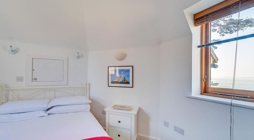 Photo of 2 Bed in Cowes